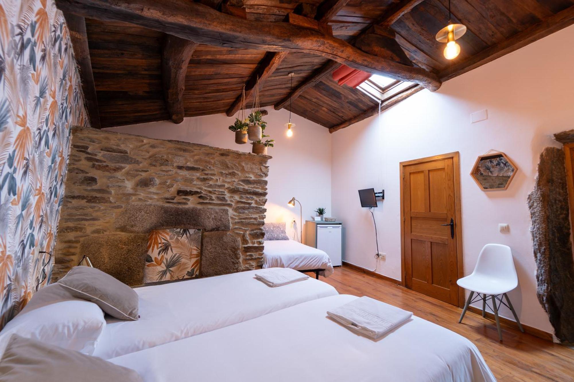 Casa Rural Pineiro, De Vila Sen Vento Affittacamere O Pedrouzo Esterno foto